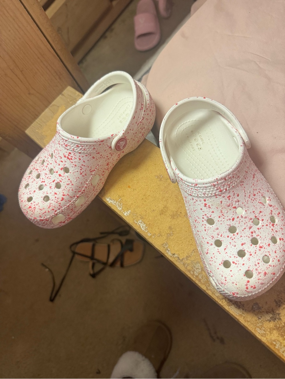 CROCS Kids White Clog with Pink Speckle - Picture 4 of 4